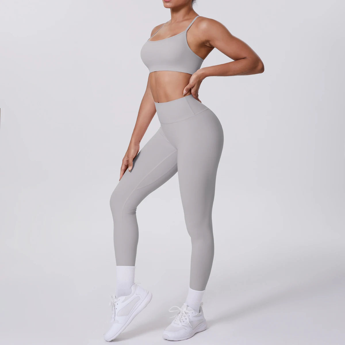 Seamless Yoga Suit – High-Impact Bra & Peach Lift Pants