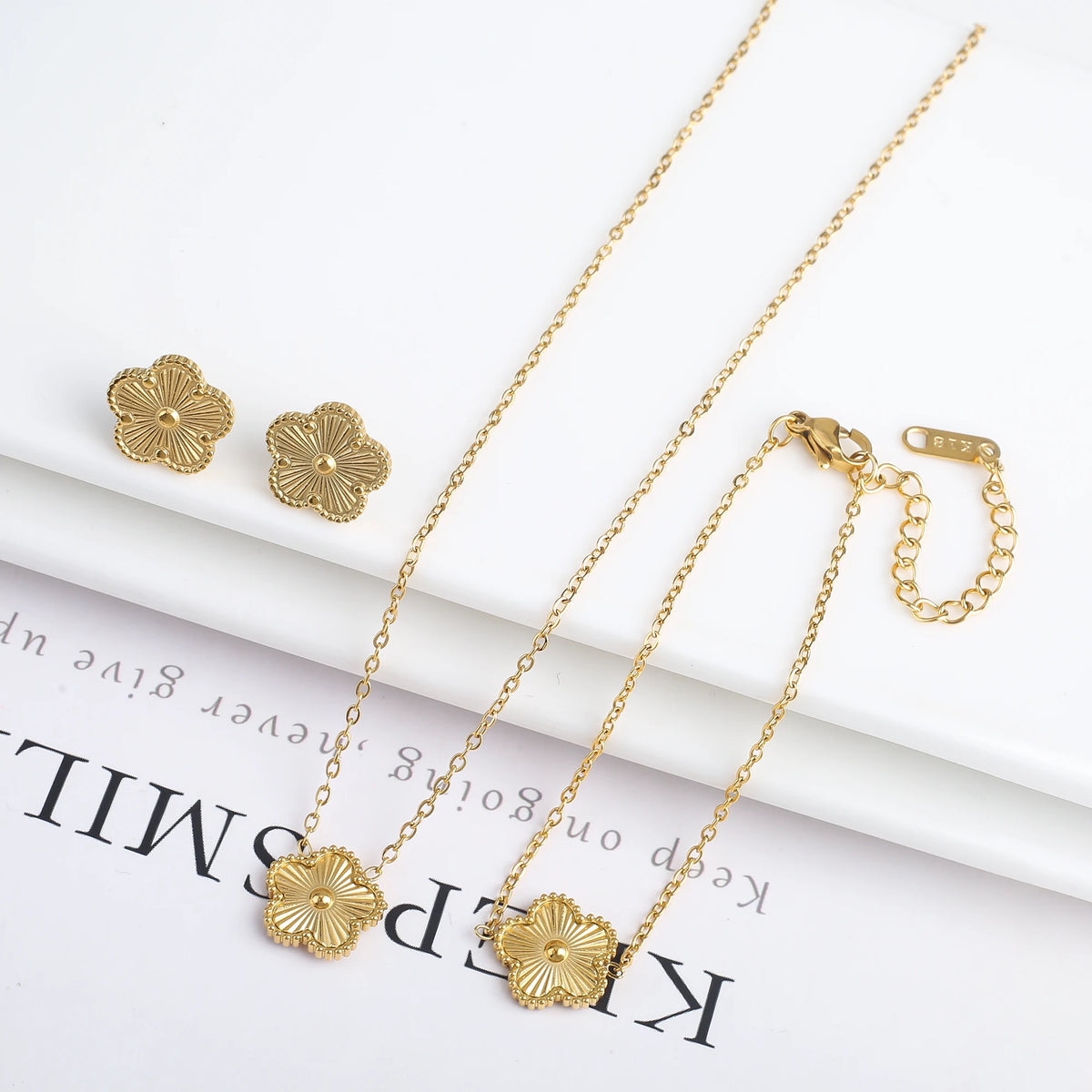 18K Gold Clover Jewelry Set – Necklace, Earrings & Bracelet