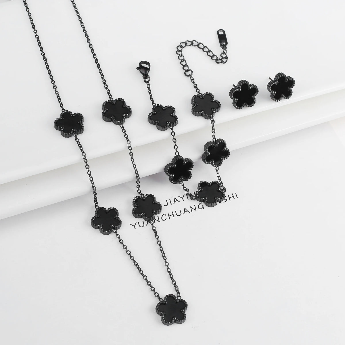 18K Gold Clover Jewelry Set – Necklace, Earrings & Bracelet