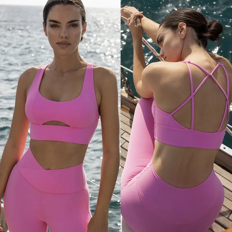 Nude-Feel Yoga Set – High-Waist Capri & Sports Bra