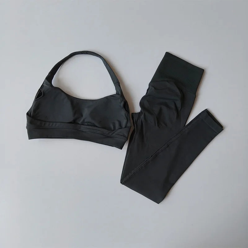Women's Seamless Yoga Set - Halter Neck Sports Bra with Built-in Pads & Booty Lifting Leggings, Workout Outfit for Gym