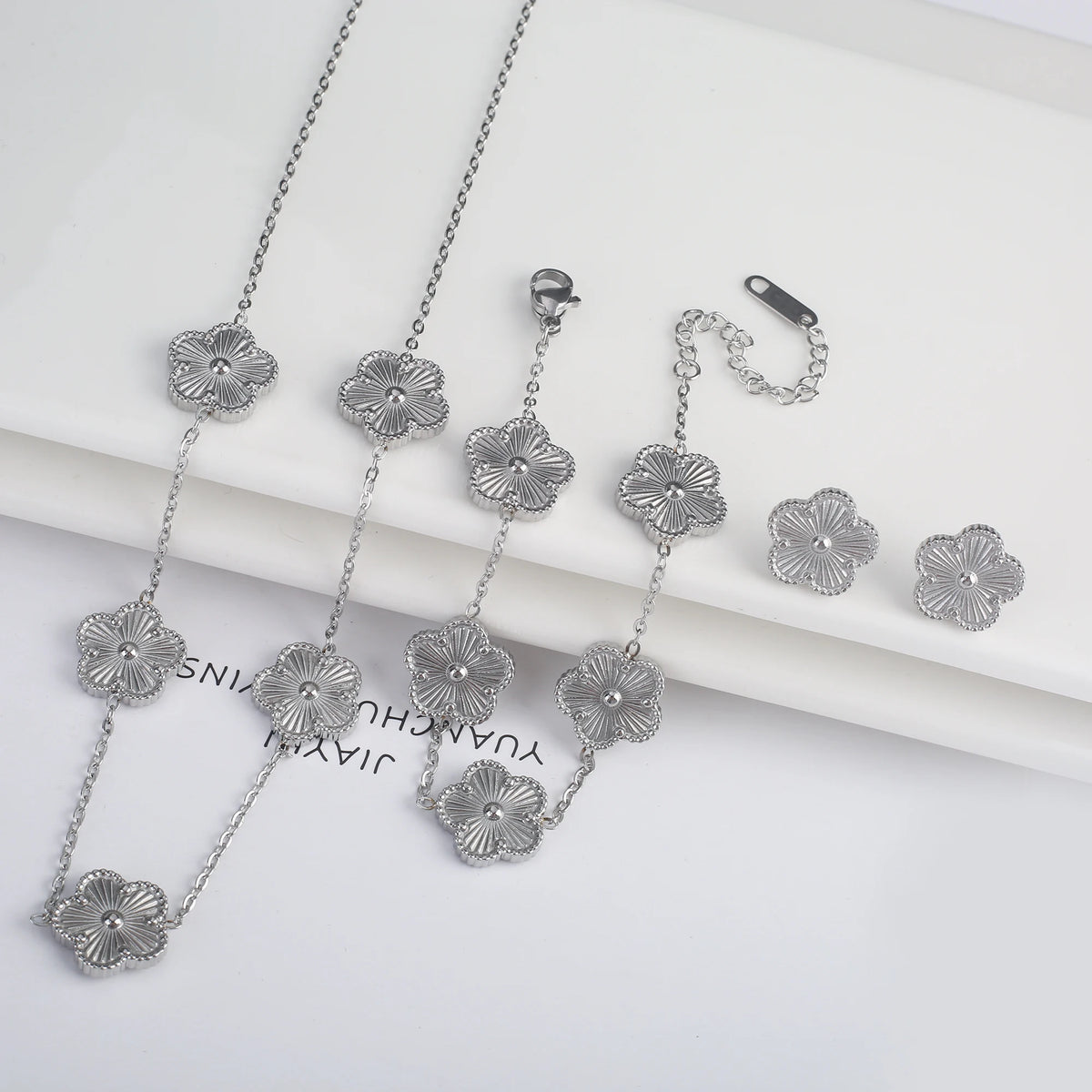 Hot Sale Stainless Steel Laser Five Leaf Flower Petal Adjustable Clover Bracelet Classic for Woman Girl Brand Jewelry Party Gift