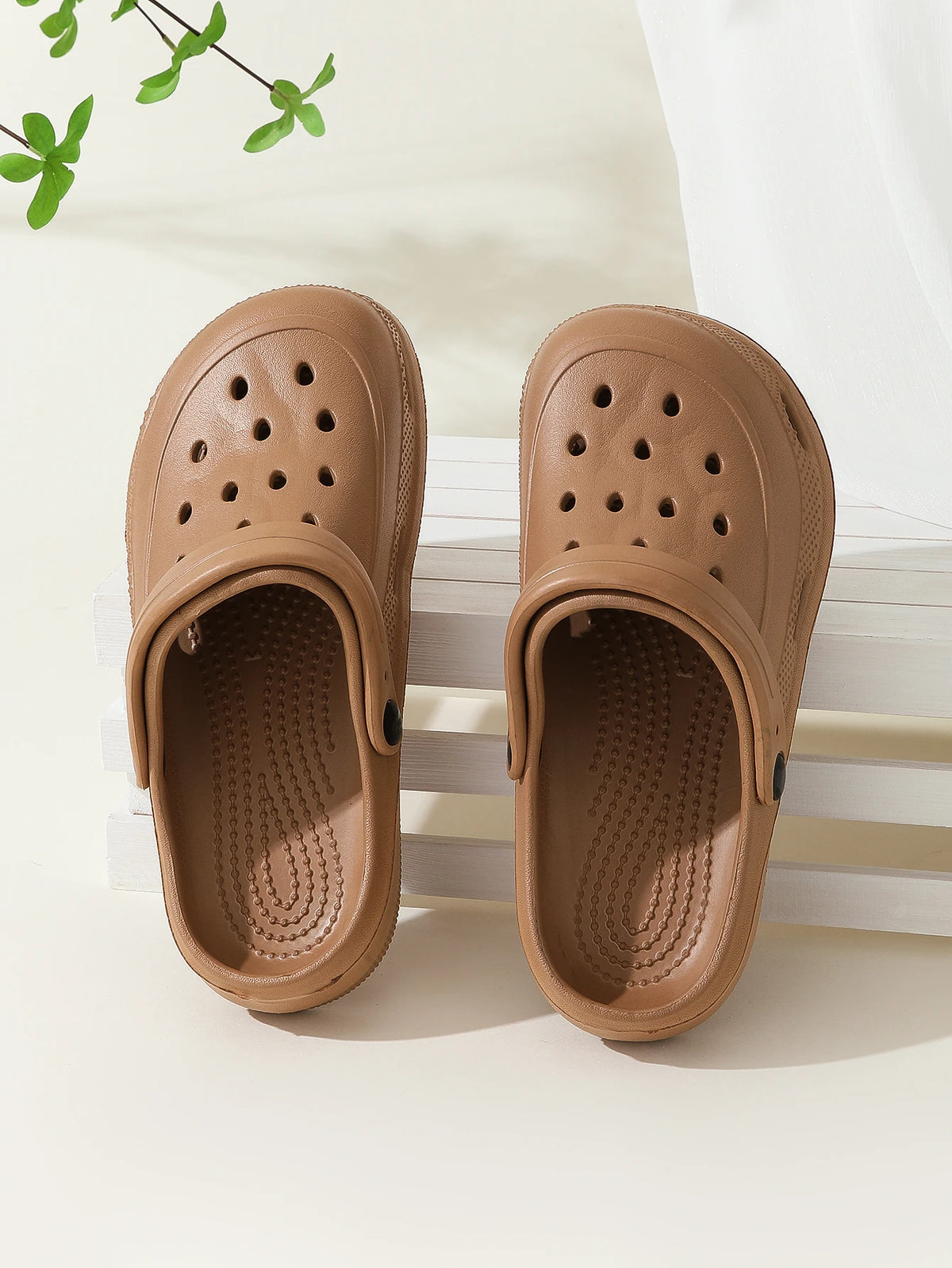 Women's Croc Shoes, Girls' Outerwear, Couples' Baotou Slippers, Women's Sandals, Women's Home Shoes, Women's Sandals, Men's Croc Shoes