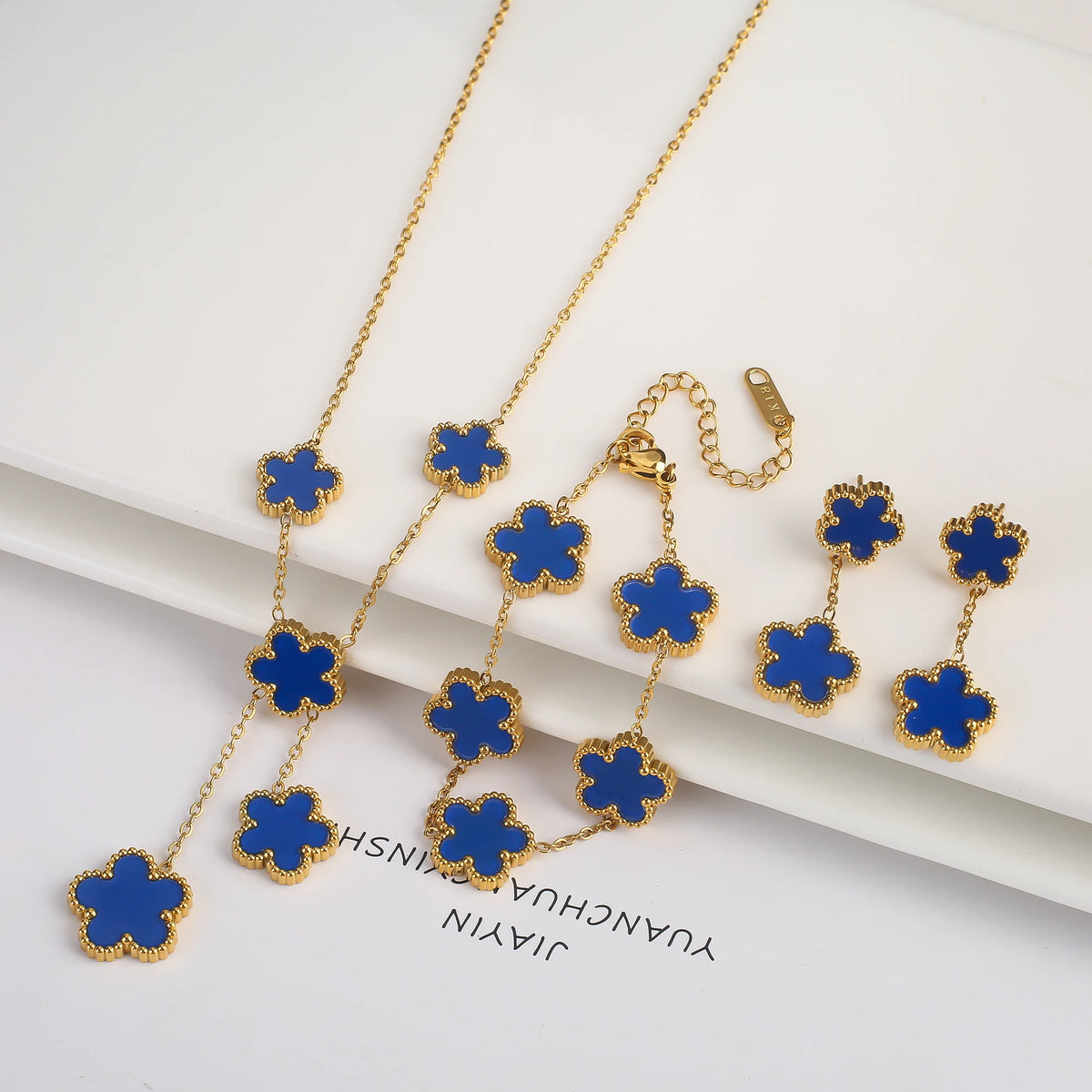 18K Gold Clover Jewelry Set – Necklace, Earrings & Bracelet
