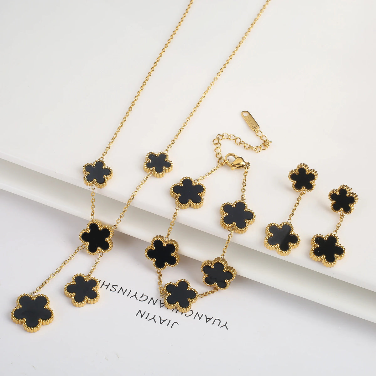 18K Gold Clover Jewelry Set – Necklace, Earrings & Bracelet