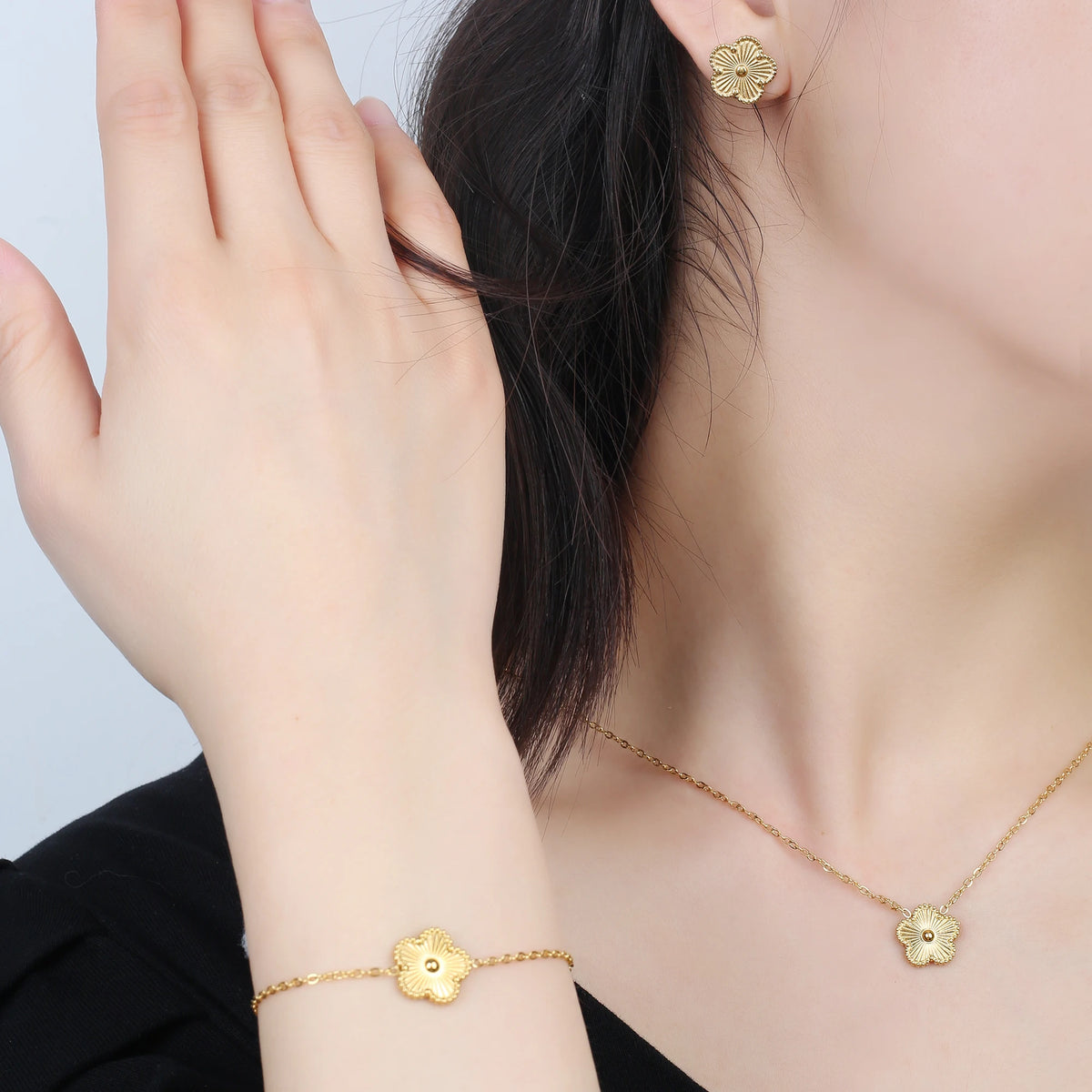 18K Gold Clover Jewelry Set – Necklace, Earrings & Bracelet
