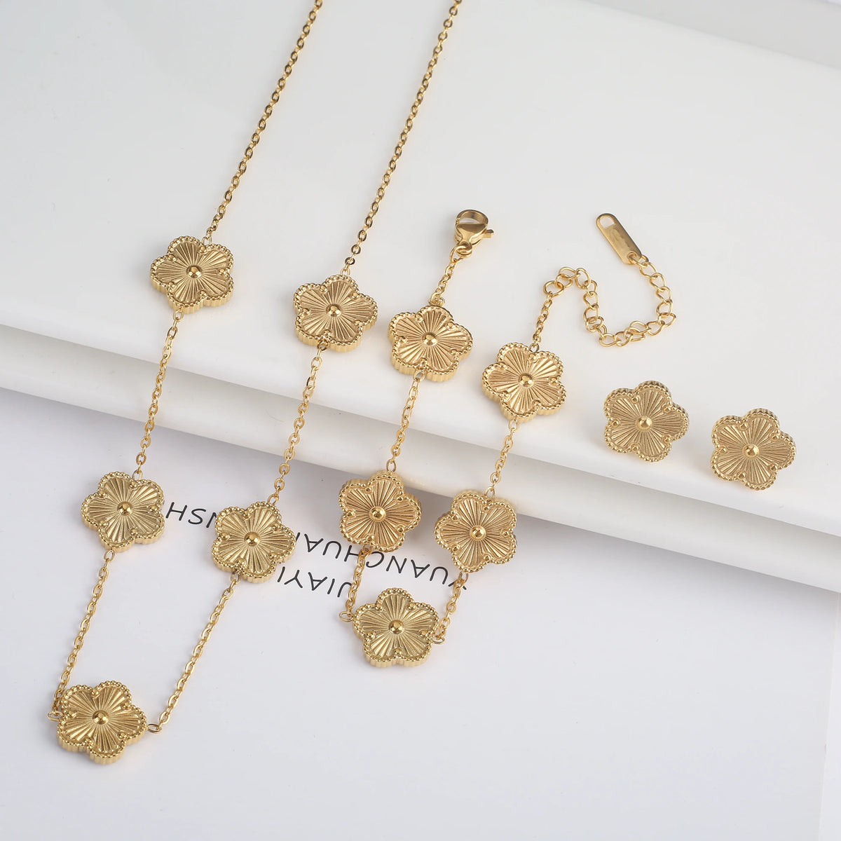 18K Gold Clover Jewelry Set – Necklace, Earrings & Bracelet