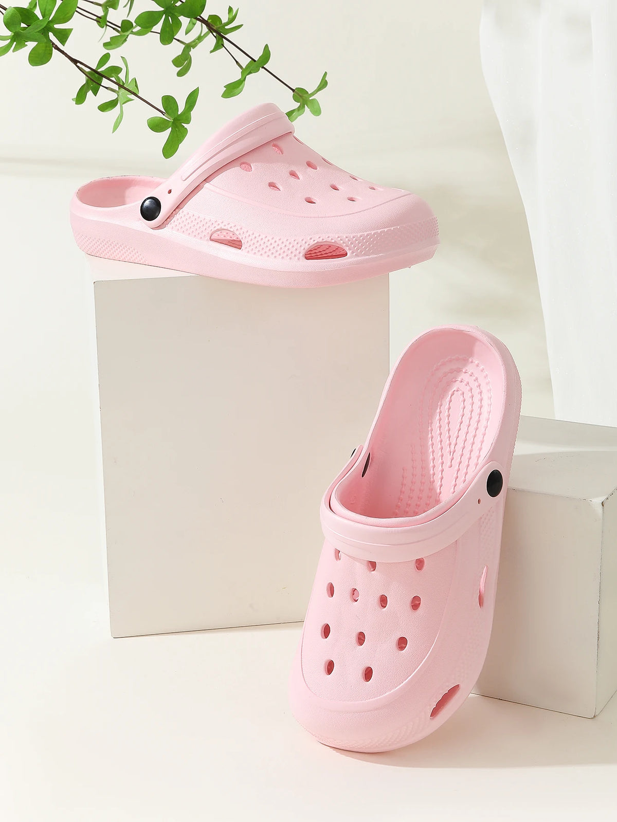 Women's Croc Shoes, Girls' Outerwear, Couples' Baotou Slippers, Women's Sandals, Women's Home Shoes, Women's Sandals, Men's Croc Shoes