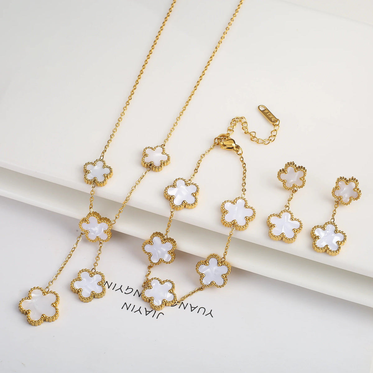 18K Gold Clover Jewelry Set – Necklace, Earrings & Bracelet