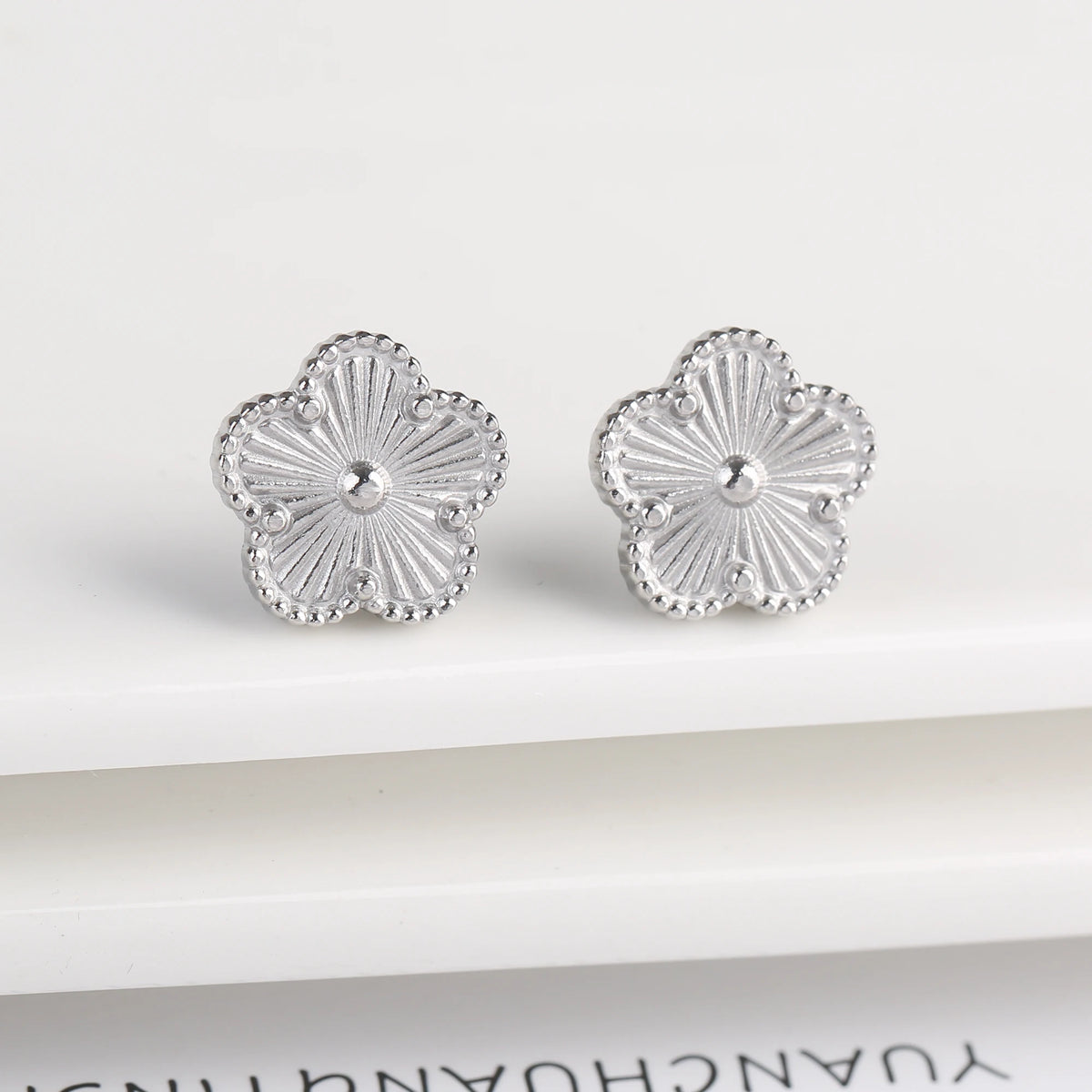 Hot Sale Stainless Steel Laser Five Leaf Flower Petal Adjustable Clover Bracelet Classic for Woman Girl Brand Jewelry Party Gift