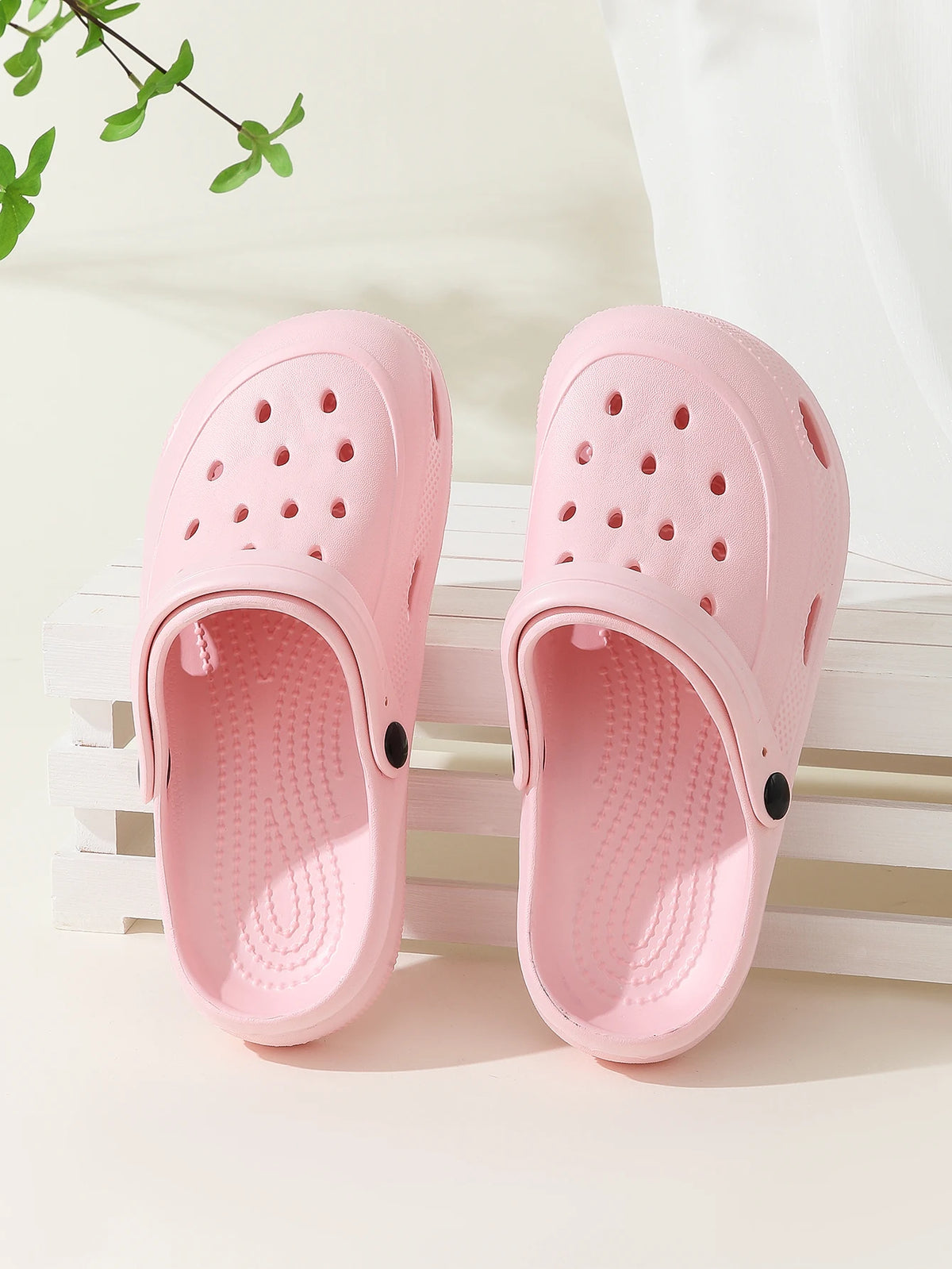 Women's Croc Shoes, Girls' Outerwear, Couples' Baotou Slippers, Women's Sandals, Women's Home Shoes, Women's Sandals, Men's Croc Shoes